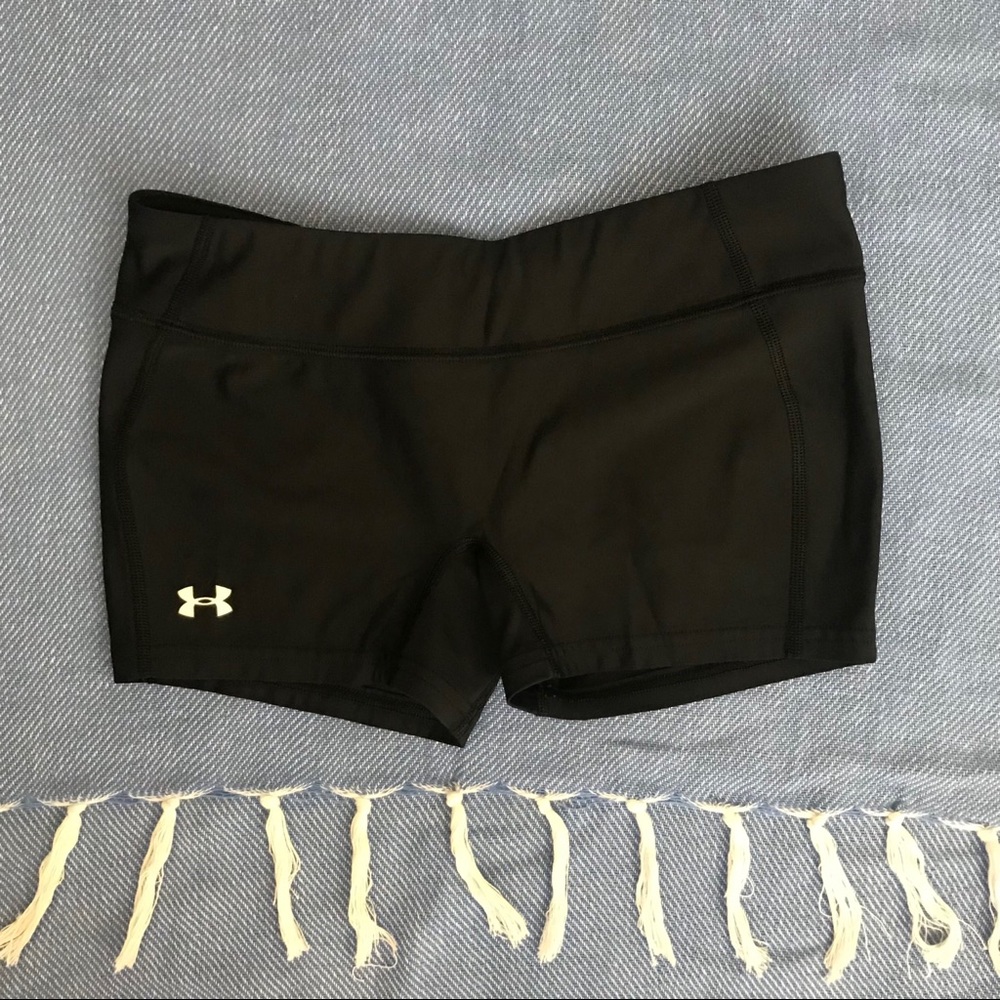 ✨SOLD✨Under Armour black spandex shorts- small